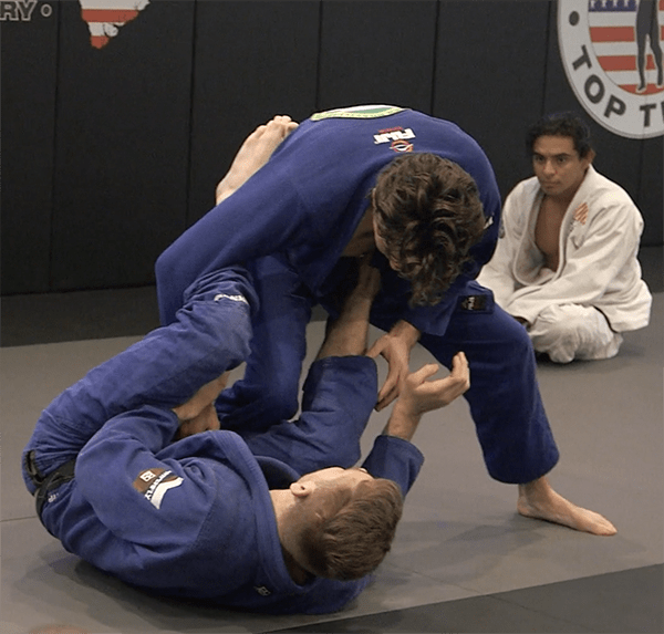 stopping the knee cut pass with the lapel
