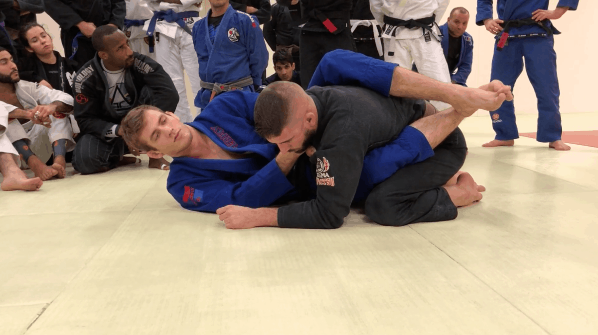 Cross choke from closed guard over hook Keenan Online